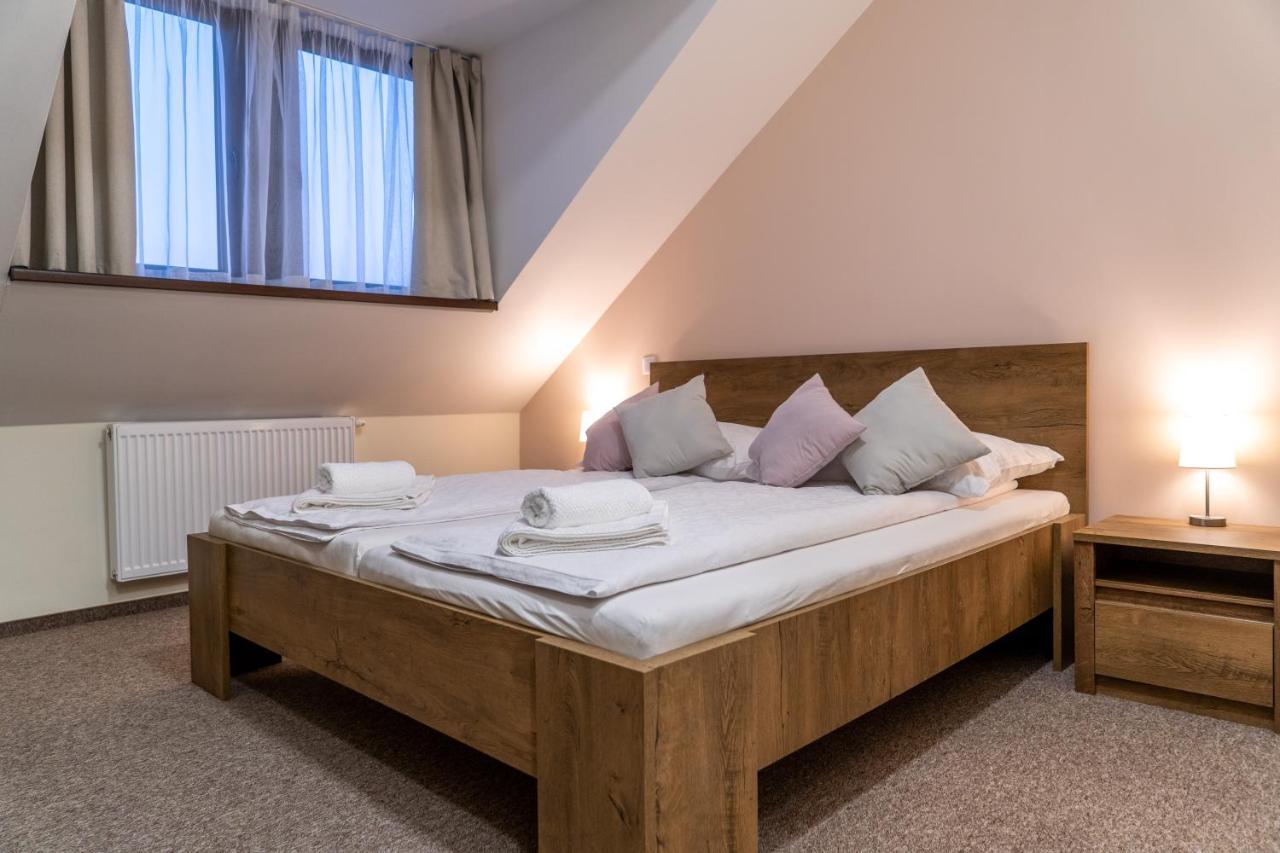 Rozsa Etterem & Panzio Bed & Breakfast Pecs Exterior photo