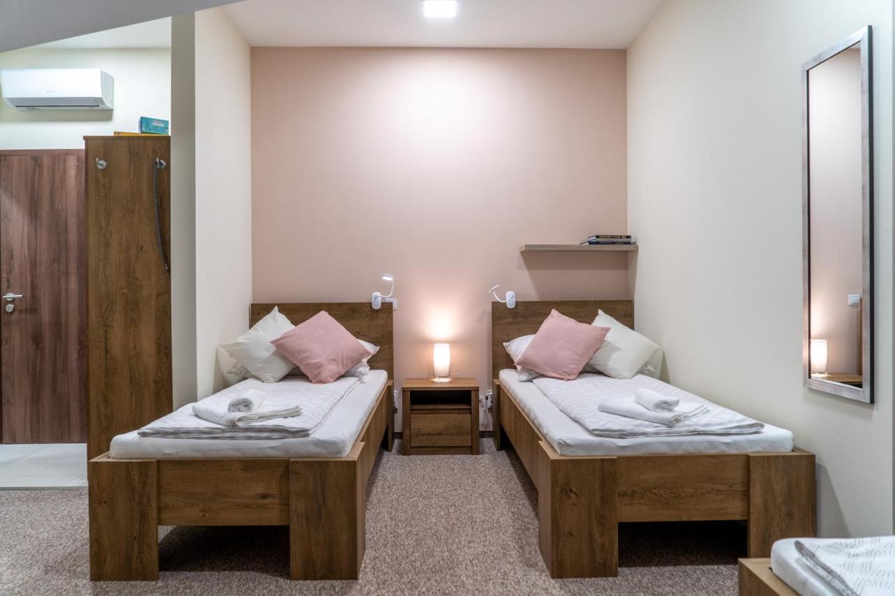 Rozsa Etterem & Panzio Bed & Breakfast Pecs Exterior photo