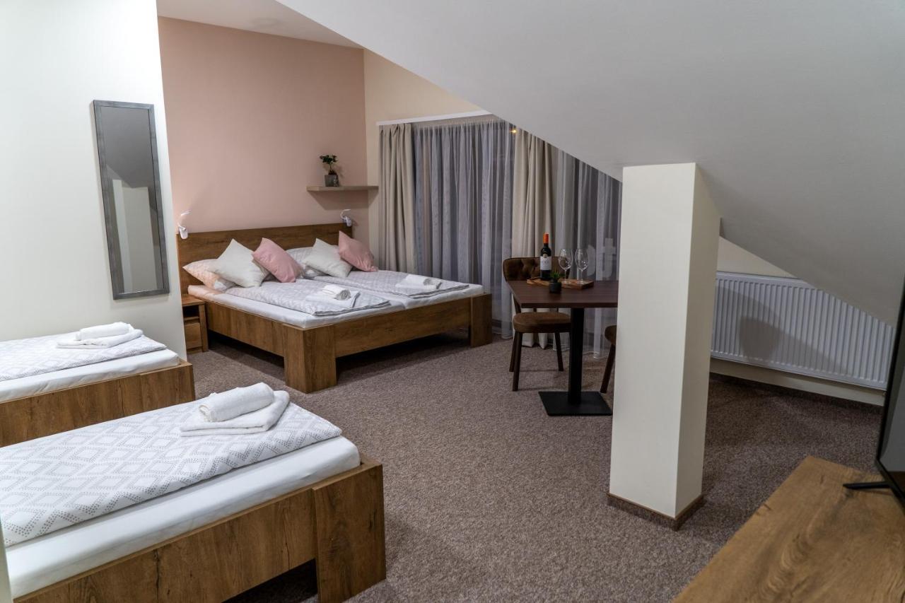 Rozsa Etterem & Panzio Bed & Breakfast Pecs Exterior photo