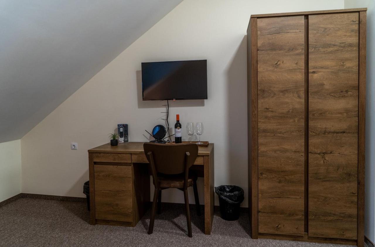 Rozsa Etterem & Panzio Bed & Breakfast Pecs Exterior photo